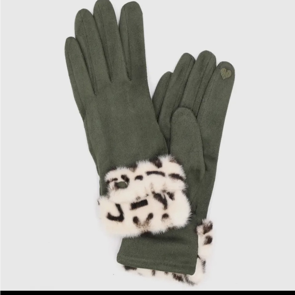 0010.  Elegant Olive Green Gloves with Faux Fur Trim